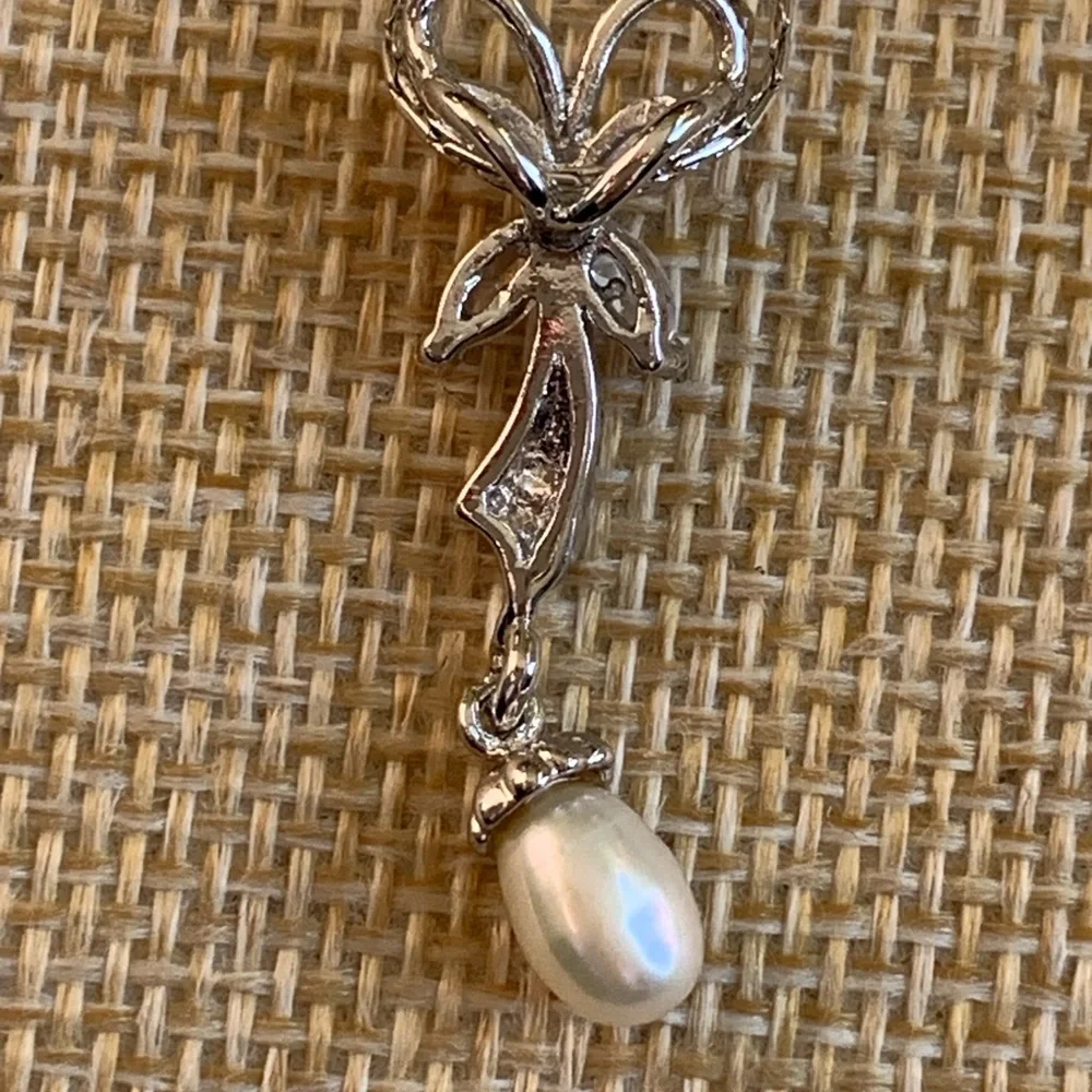 Elegant 18K White Gold Plated Butterfly Pearl Drop Necklace NWOT - Picture 12 of 12